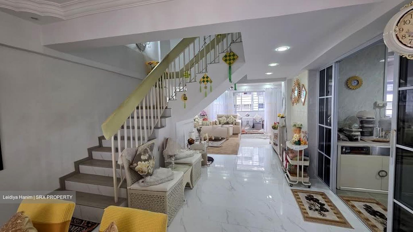 Blk 337 Jurong East Avenue 1 (Jurong East), HDB Executive #573983571